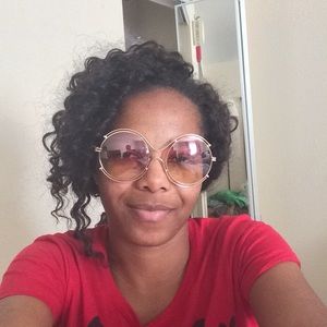 Meet your Posher, Latasha